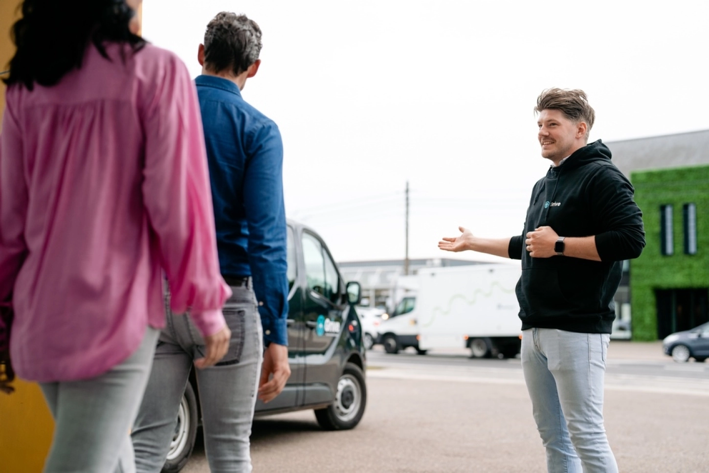 Autodelen of een auto huren op het moment dat jij hem daadwerkelijk nodig hebt, komt niet alleen het milieu ten goede.